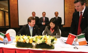 Front (L to R): Julian Yarr (A&L Goodbody); Huang Jianwen (King & Wood Mallesons); Jon Given (A&L Goodbody). Rear: Irish ambassador Declan Kelleher, Irish PM Enda Kenny and Chinese ambassador Luo Linquan.