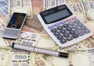 Phone_calculator_and_rupees