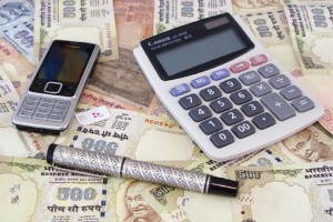 Phone_calculator_and_rupees