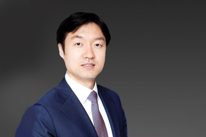 Kim Dong-chul  Paul hasting