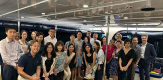 ACCHK kicks off summer with a junk boat outing (1)
