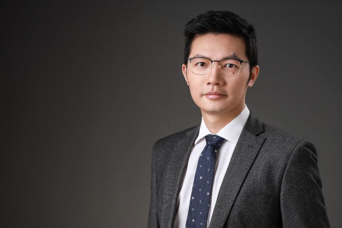 Simmons & Simmons Adds Richard Li