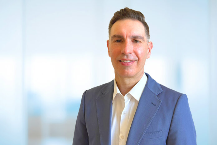 HFW hires Simon Bellas Singapore